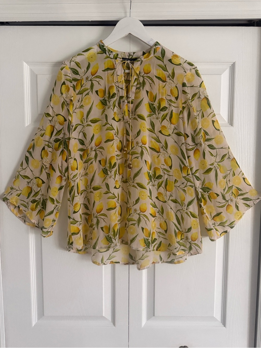 APNY Yellow/White Lemon 🍋 Print Blouse - Size Medium